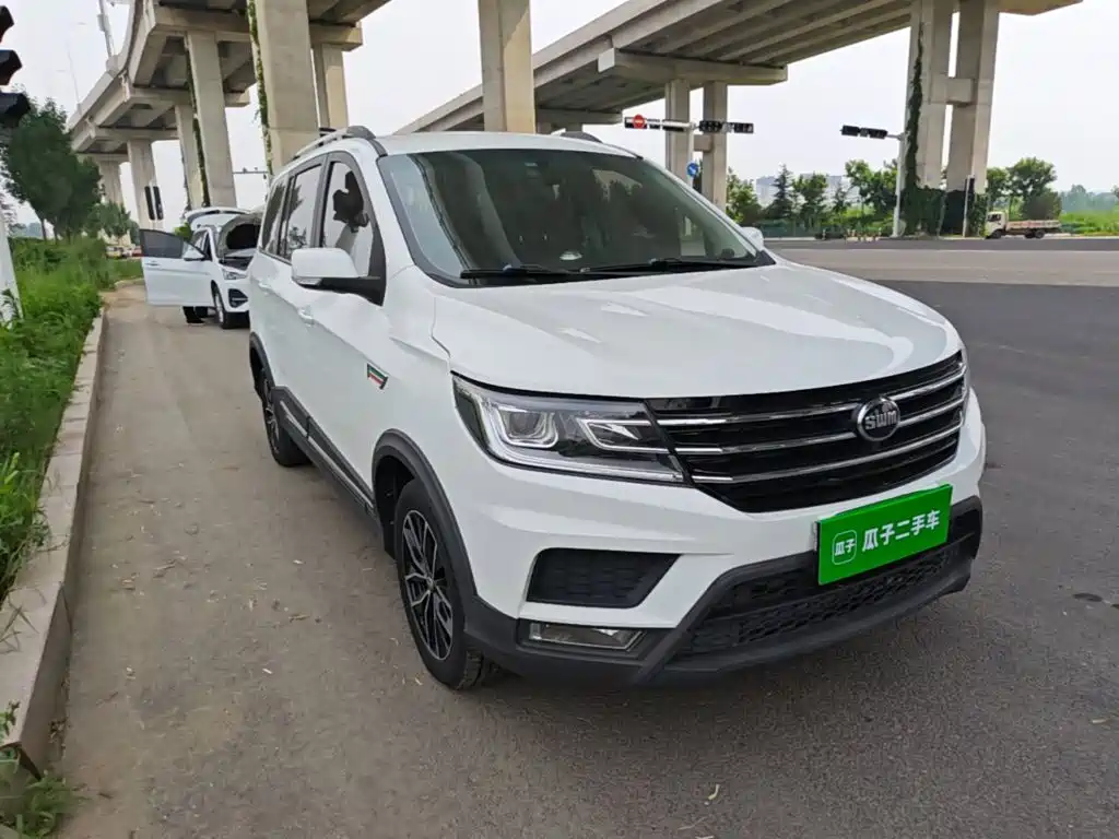 SWM X3 SWM斯威X3 2021款 1.5 L 手动舒适型 7座