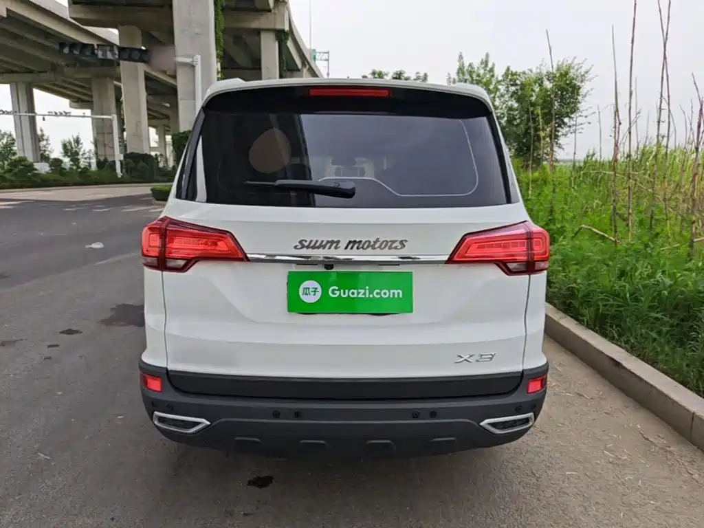 SWM X3 SWM斯威X3 2021款 1.5 L 手动舒适型 7座