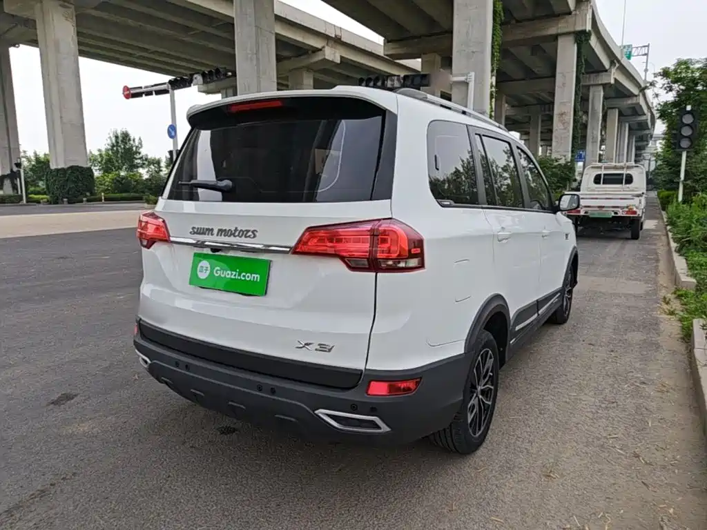 SWM X3 SWM斯威X3 2021款 1.5 L 手动舒适型 7座