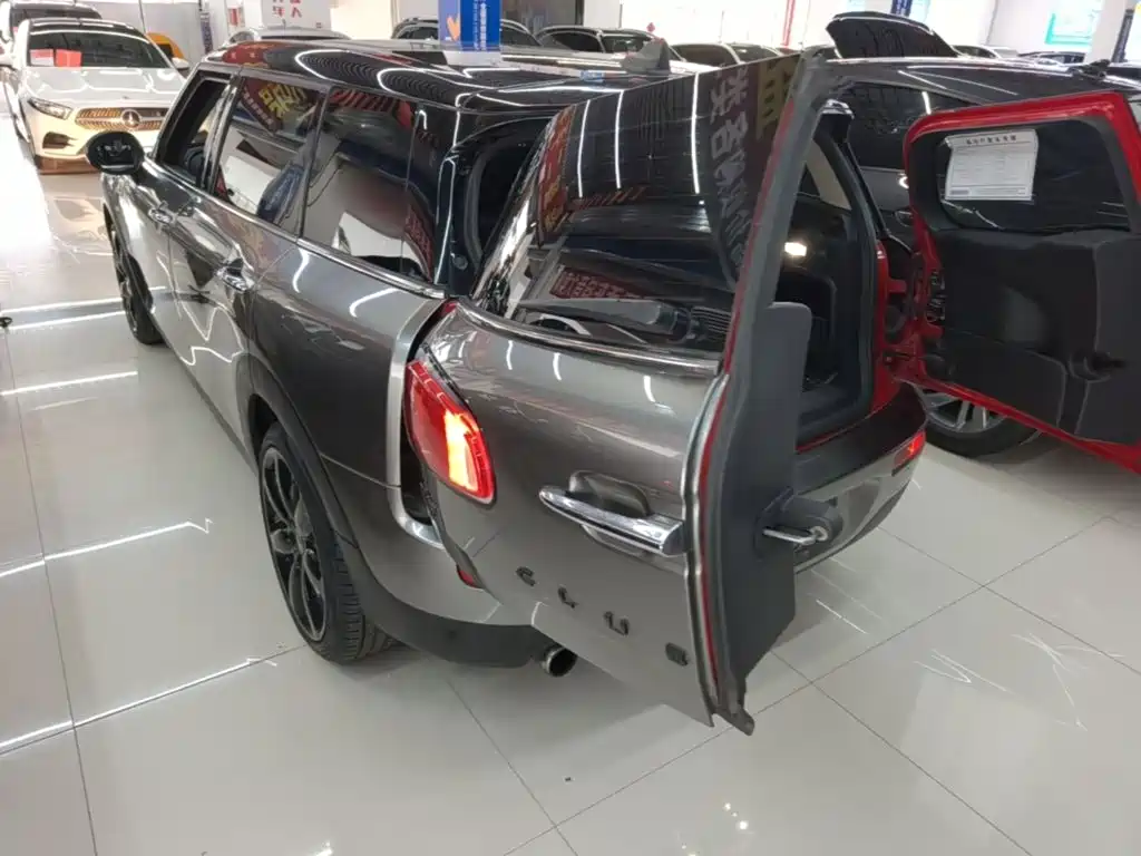 MINI CLUBMAN 1.5 T COOPER Artist