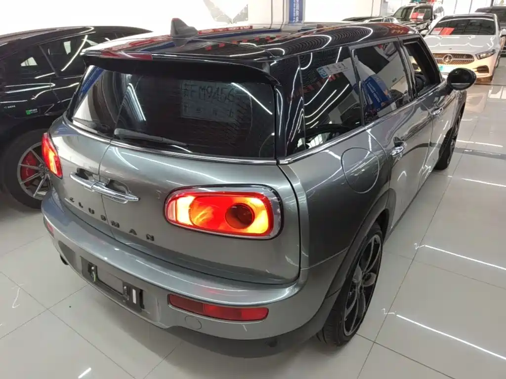 MINI CLUBMAN 1.5 T COOPER Artist