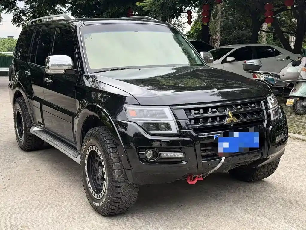 Pajero (Import) 3.0 L Auto Luxury