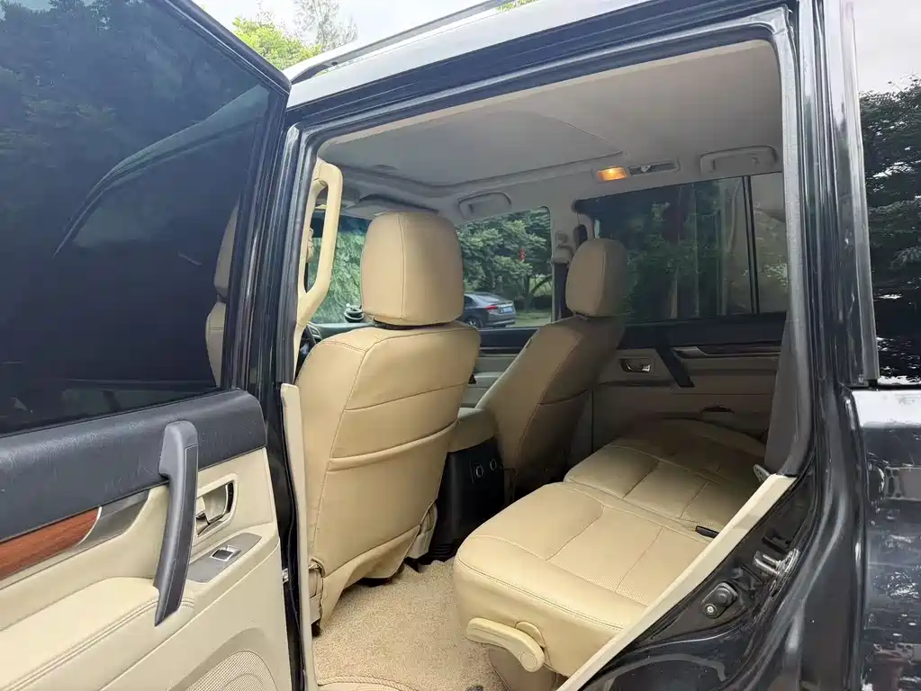 Pajero (Import) 3.0 L Auto Luxury