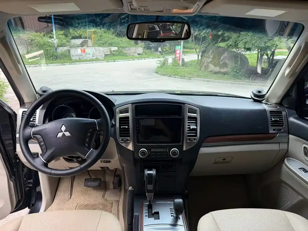 Pajero (Import) 3.0 L Auto Luxury