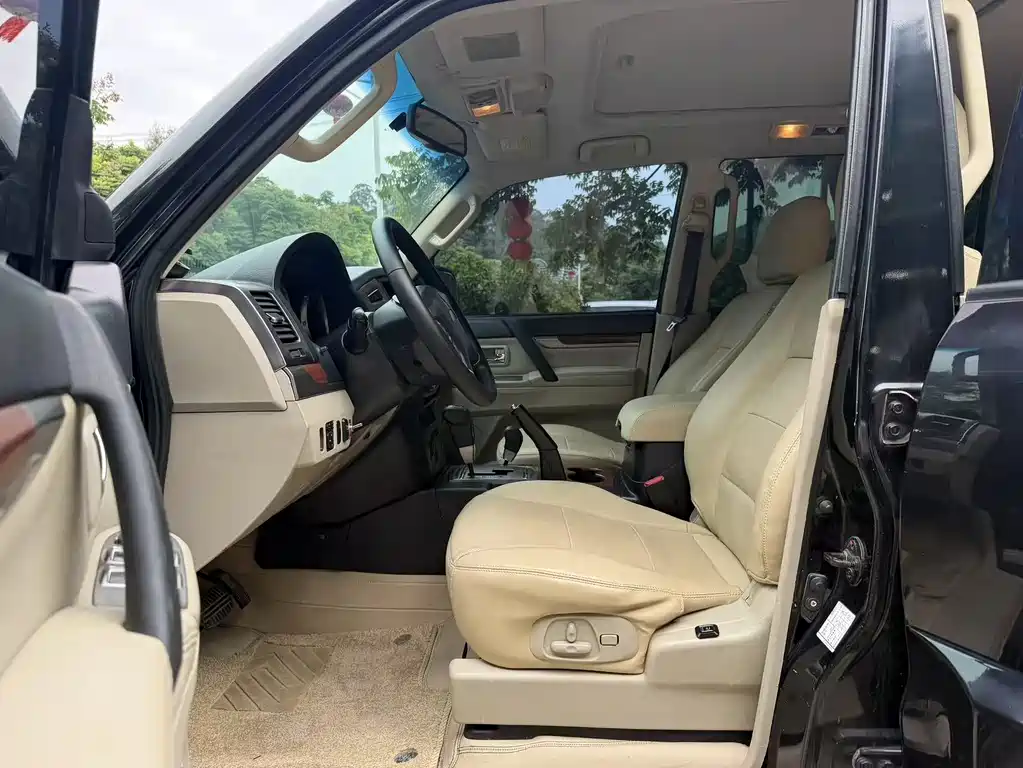 Pajero (Import) 3.0 L Auto Luxury