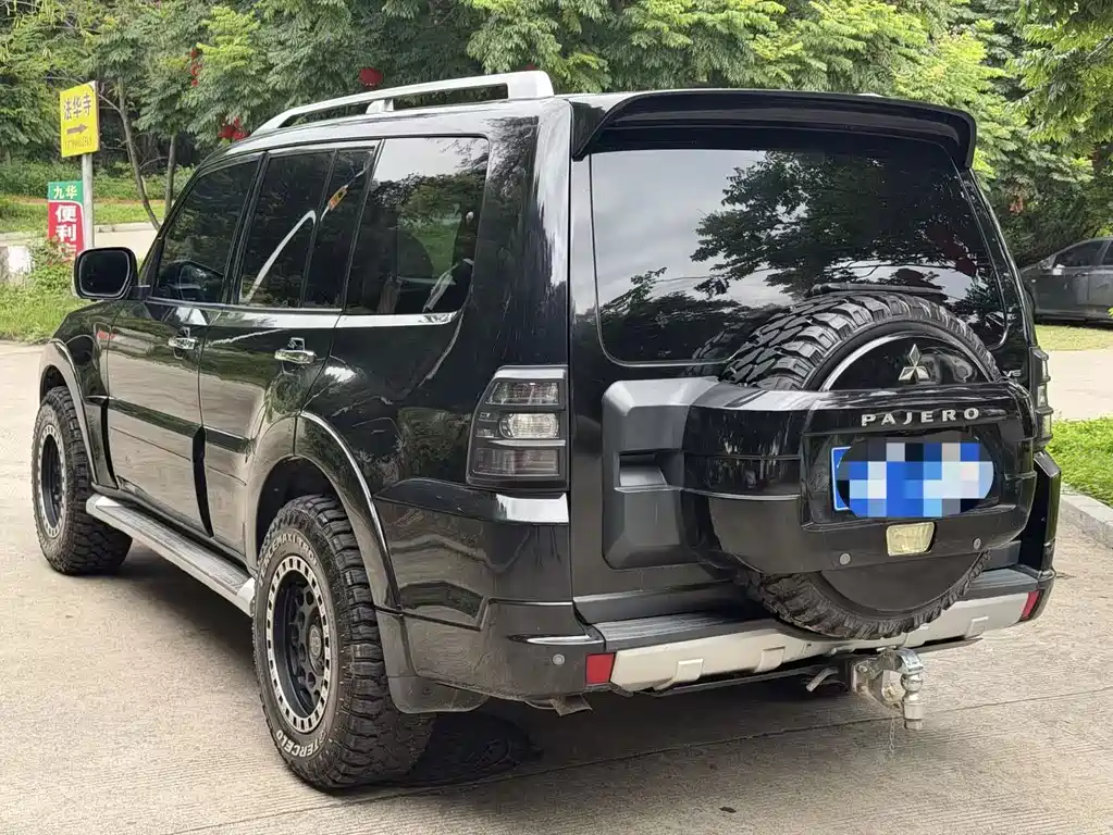 Pajero (Import) 3.0 L Auto Luxury