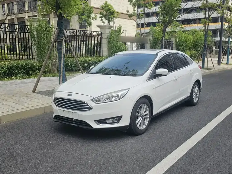 Ford Focus Sedan 1.6 L Auto Style Smart Travel