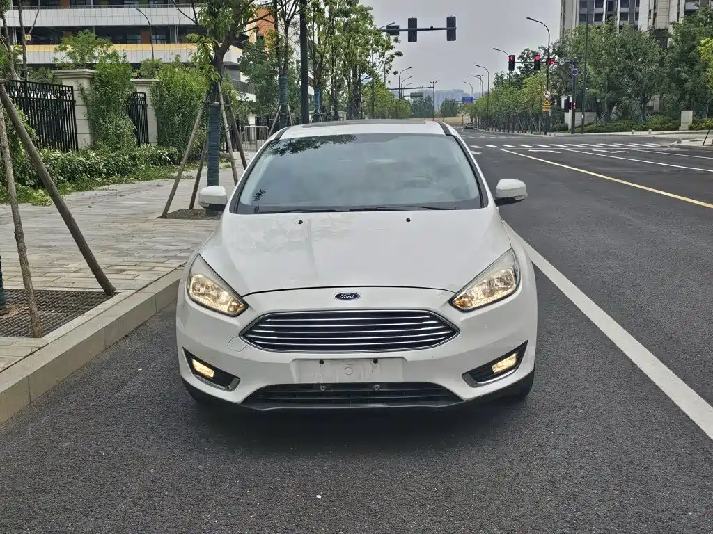 Focus Sedan 1.6 L Auto Style Smart Travel