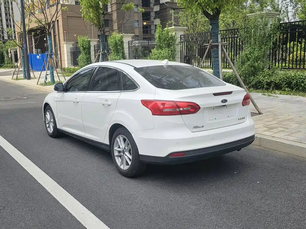 Focus Sedan 1.6 L Auto Style Smart Travel