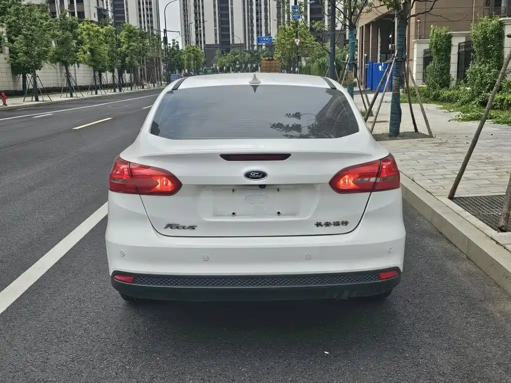 Focus Sedan 1.6 L Auto Style Smart Travel