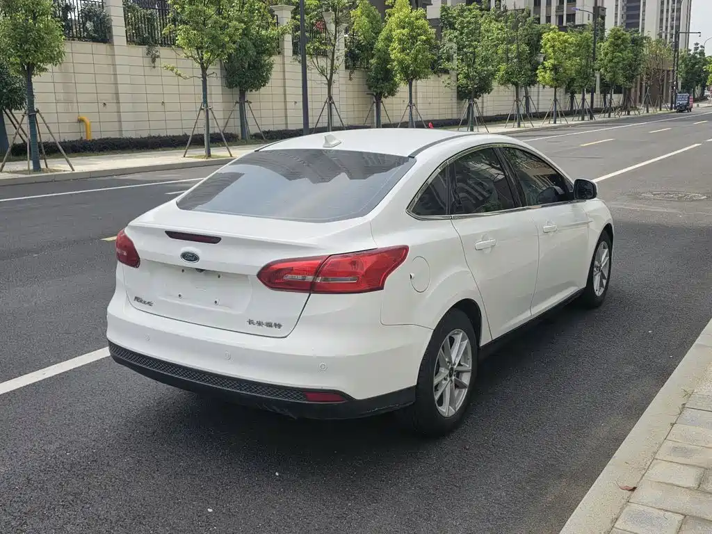 Focus Sedan 1.6 L Auto Style Smart Travel