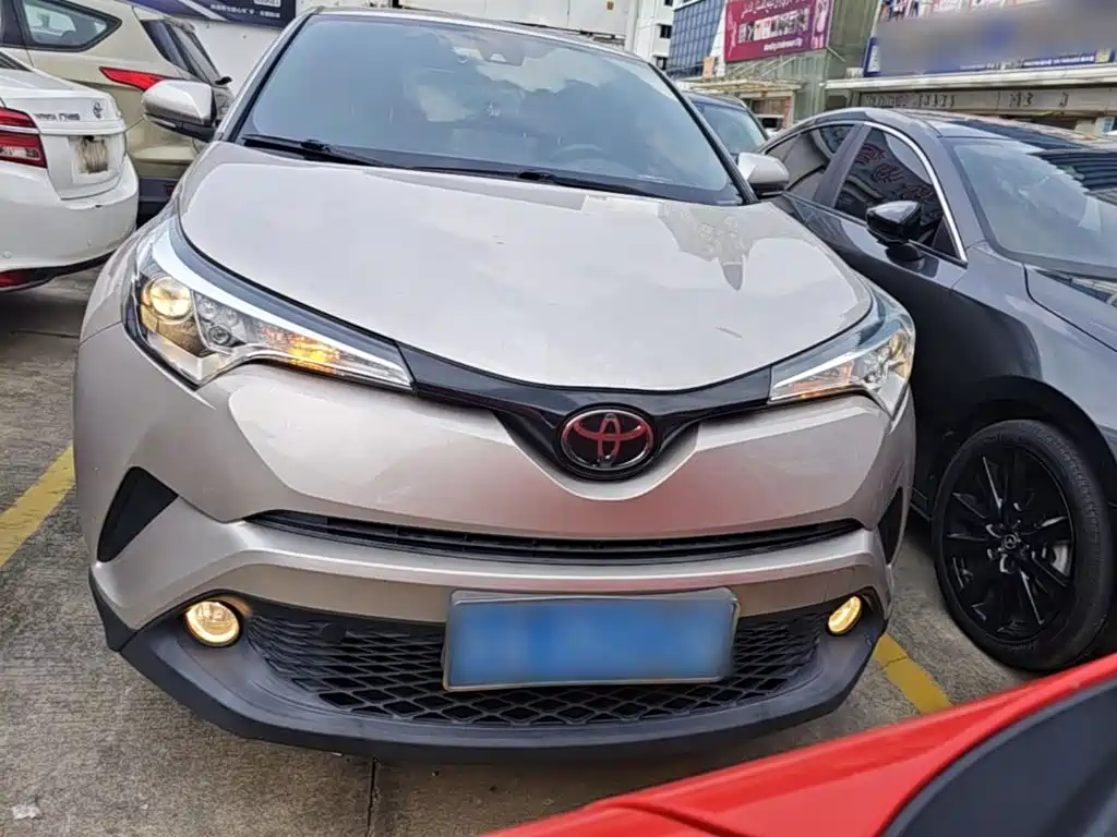 Toyota C-HR 2.0 L Leading
