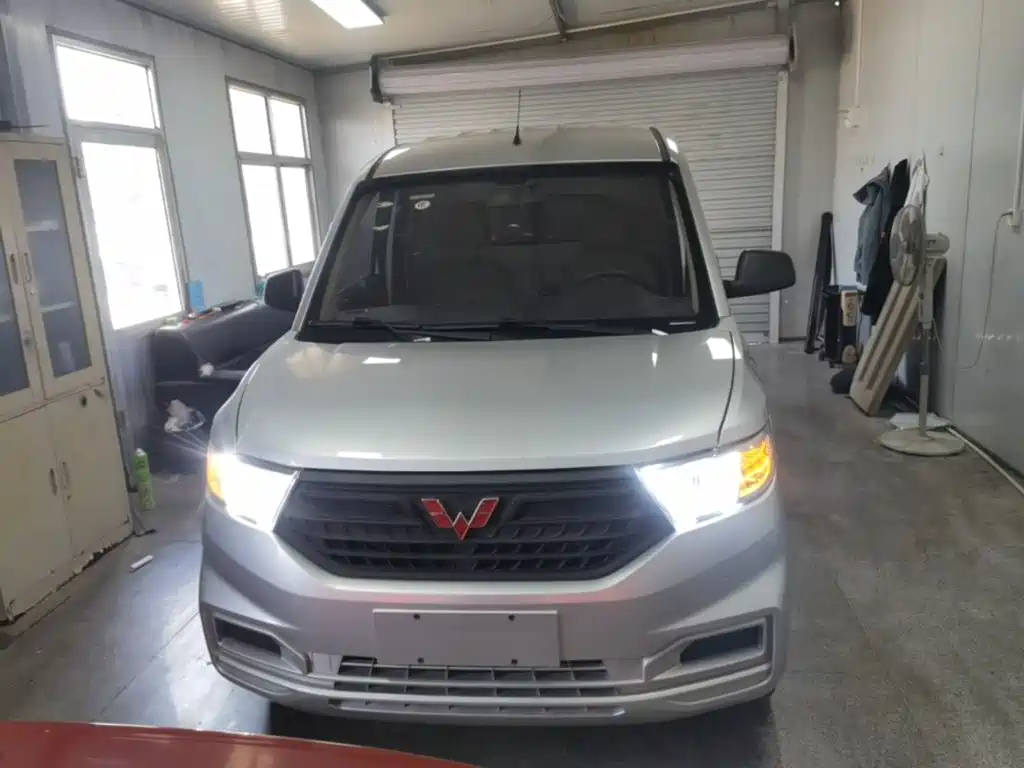 Wuling Hongguang V 五菱宏光V 2022款 1.5 L劲取版封窗车液压助力LAR