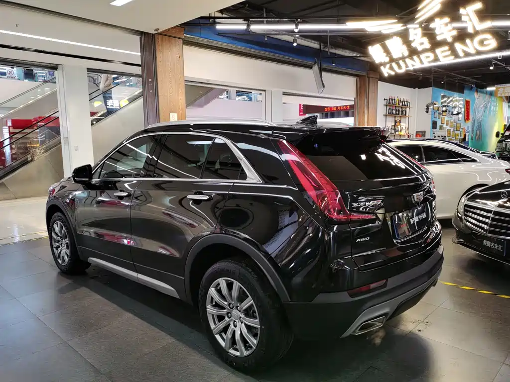 Cadillac XT4 28 T 2 WD Leading