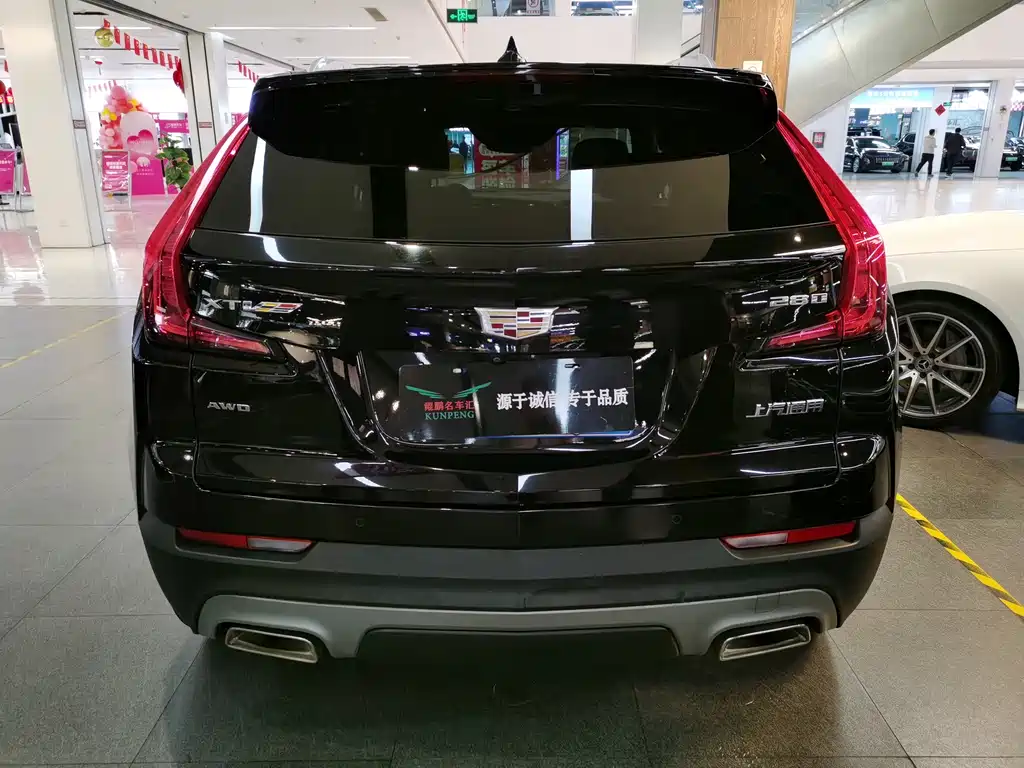 Cadillac XT4 28 T 2 WD Leading
