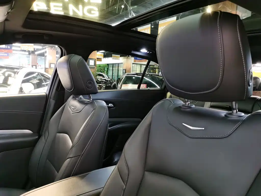 Cadillac XT4 28 T 2 WD Leading