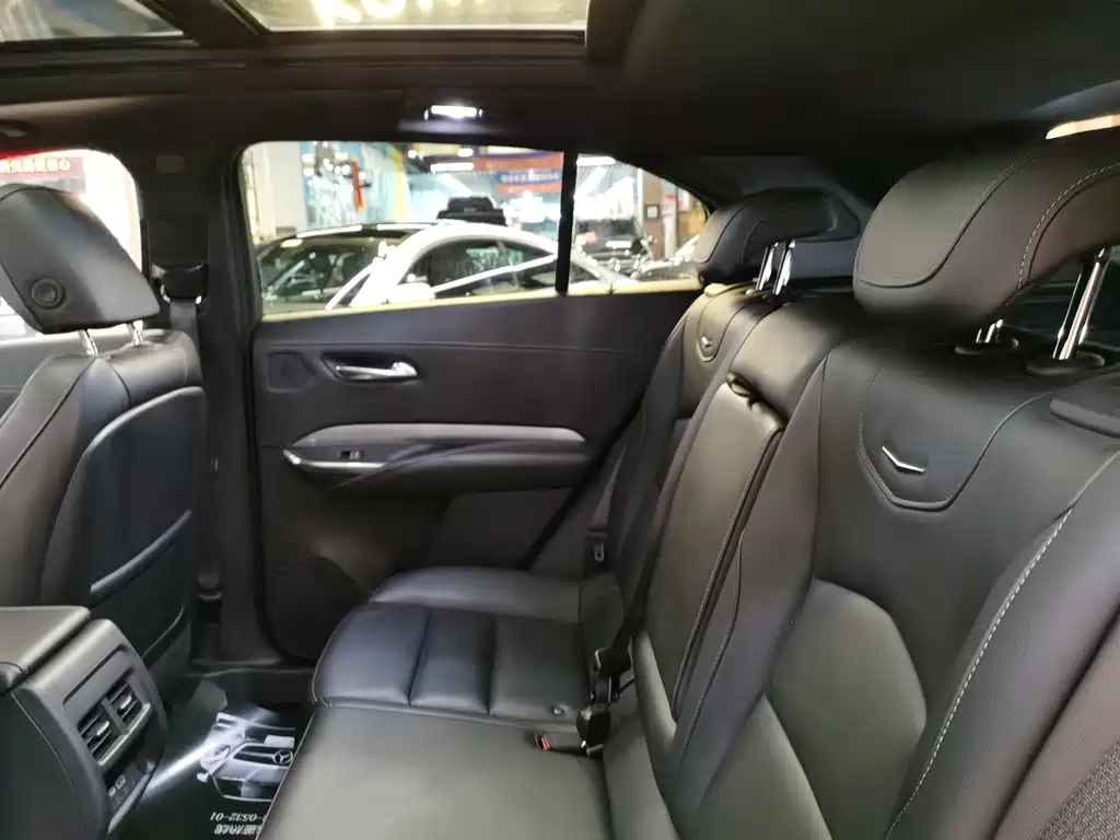 Cadillac XT4 28 T 2 WD Leading