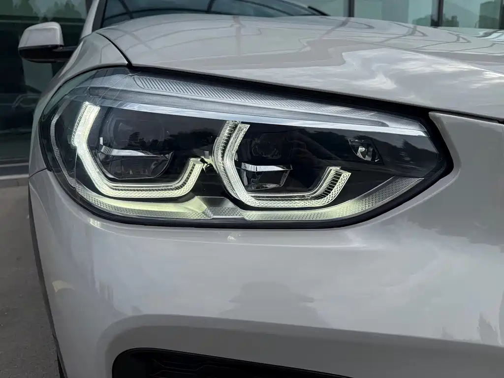 BMW X4 xDrive25 i M Offroad Package