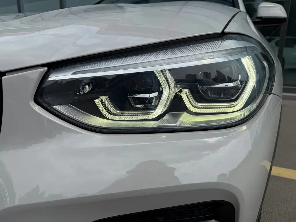 BMW X4 xDrive25 i M Offroad Package