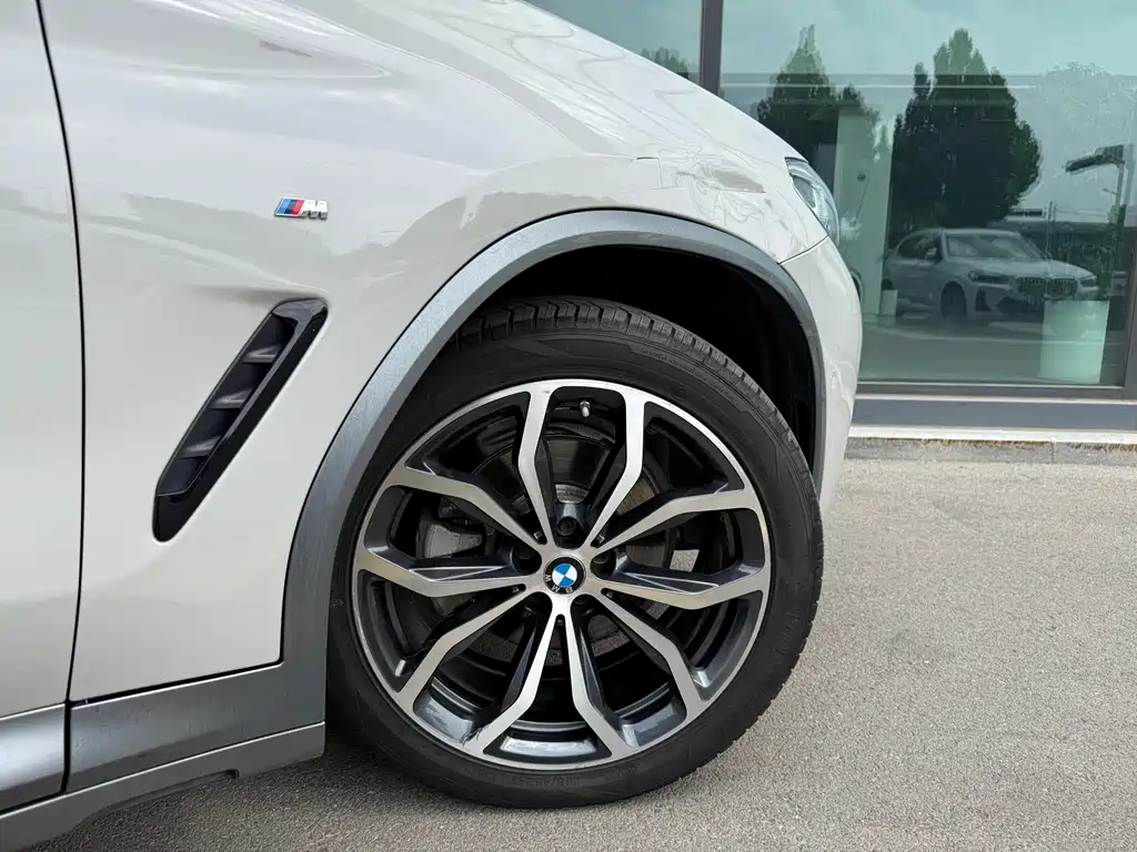 BMW X4 xDrive25 i M Offroad Package