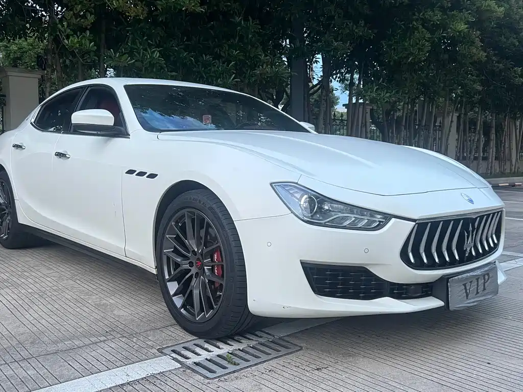 Ghibli 2.0 T Sharp Edge