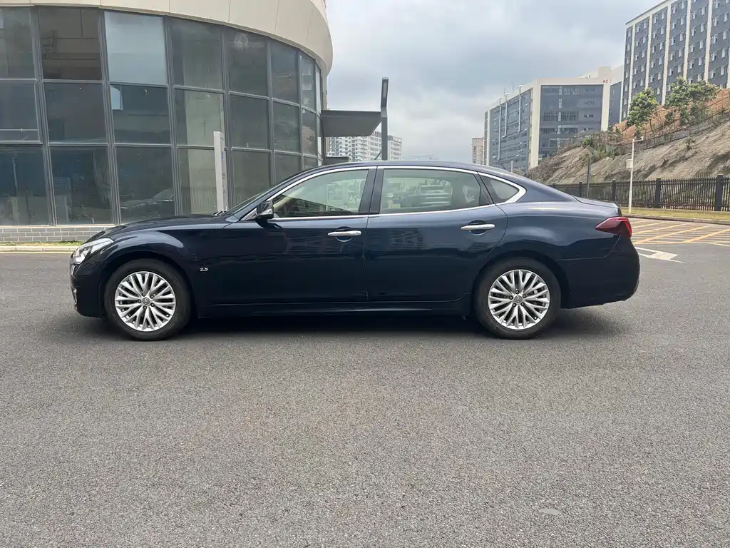 Infiniti Q70 Q70 L 2.5 L Joy