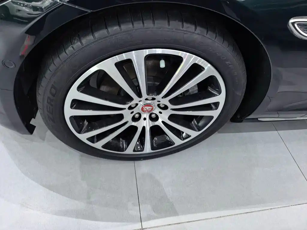 Jaguar XFL XFL 2.0 T P250 2 WD Premium Luxury