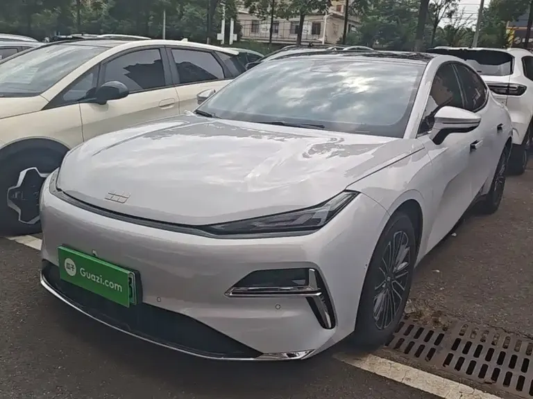 Geely Galaxy Xingyao 8 130 km EM-i Premium