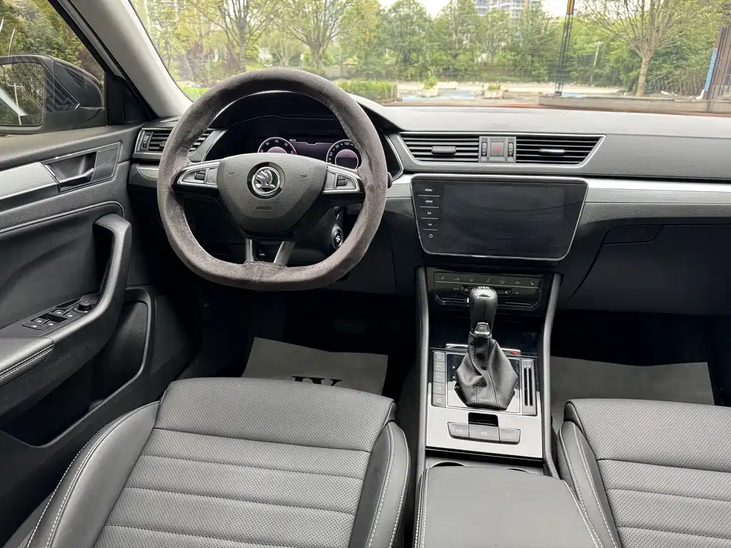 Superb TSI280 DSG Premium