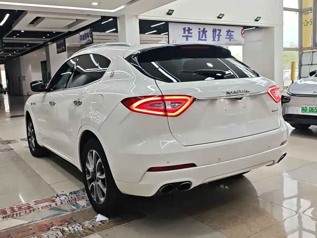 Levante 3.0 T Standard