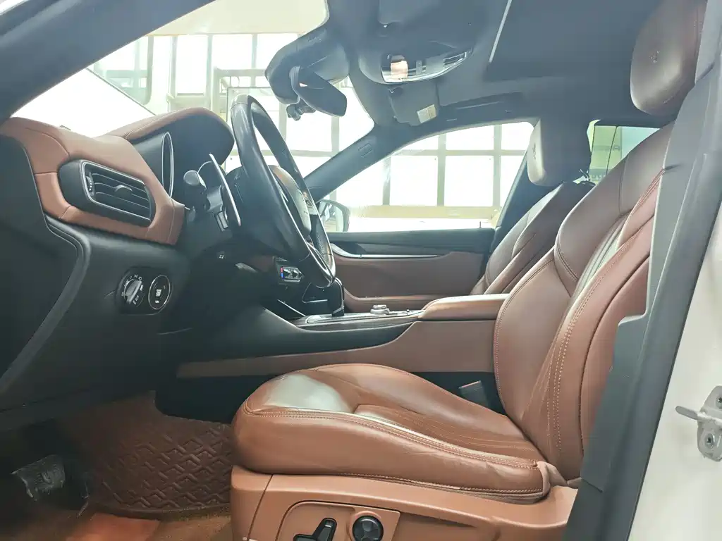 Levante 3.0 T Standard