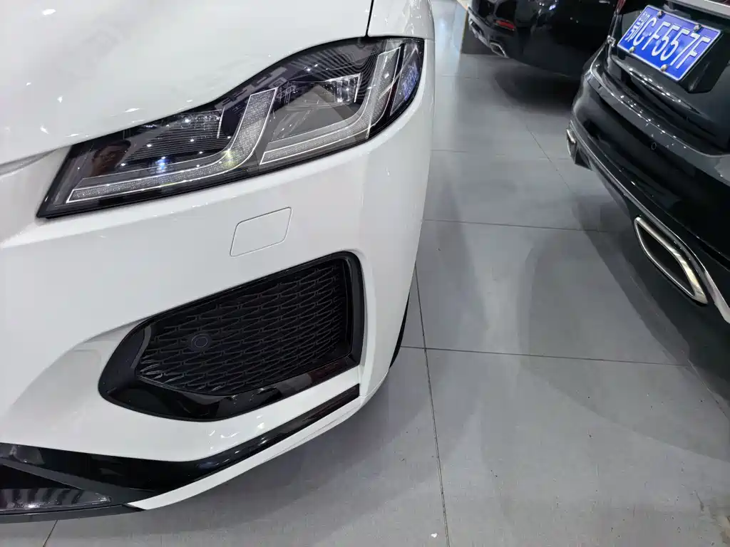 Jaguar F-PACE P250 R-Dynamic BLACK
