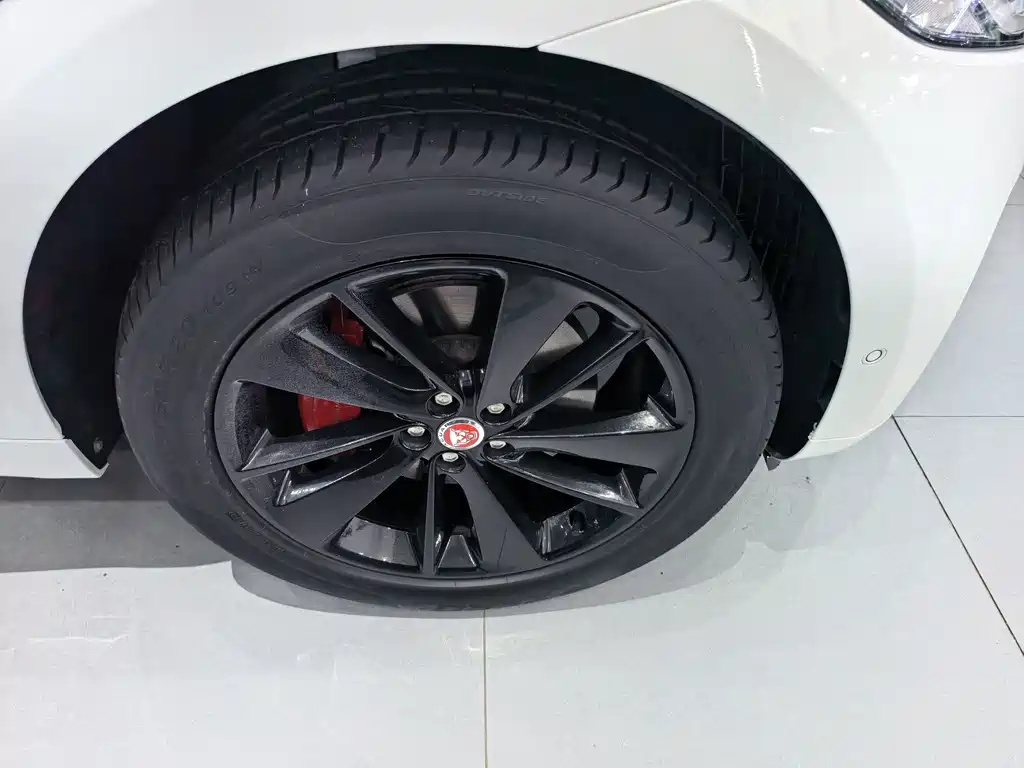 Jaguar F-PACE P250 R-Dynamic BLACK