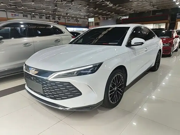 BYD Qin L DM-i 120 KM Outstanding