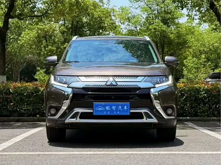 Mitsubishi Outlander 2.4 L 4 WD Enjoyment 7-seat CN-VI