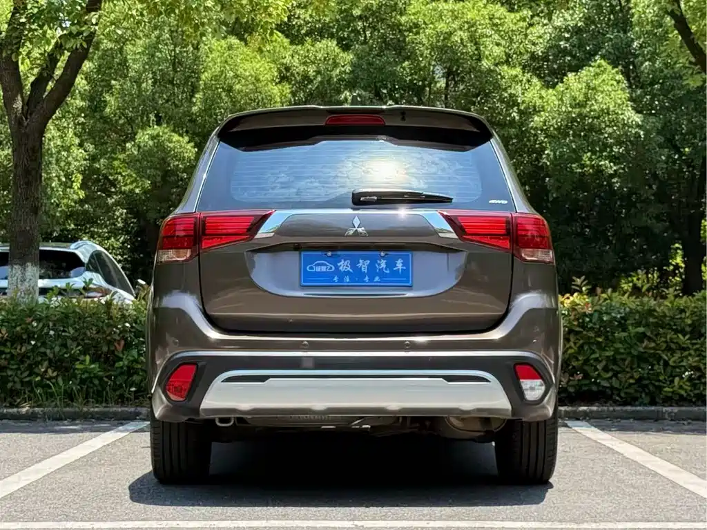 Outlander 2.4 L 4 WD Enjoyment 7-seat CN-VI