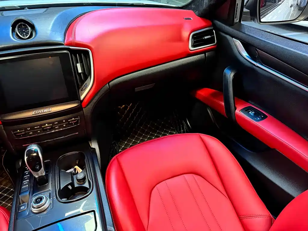 Ghibli 3.0 T Standard