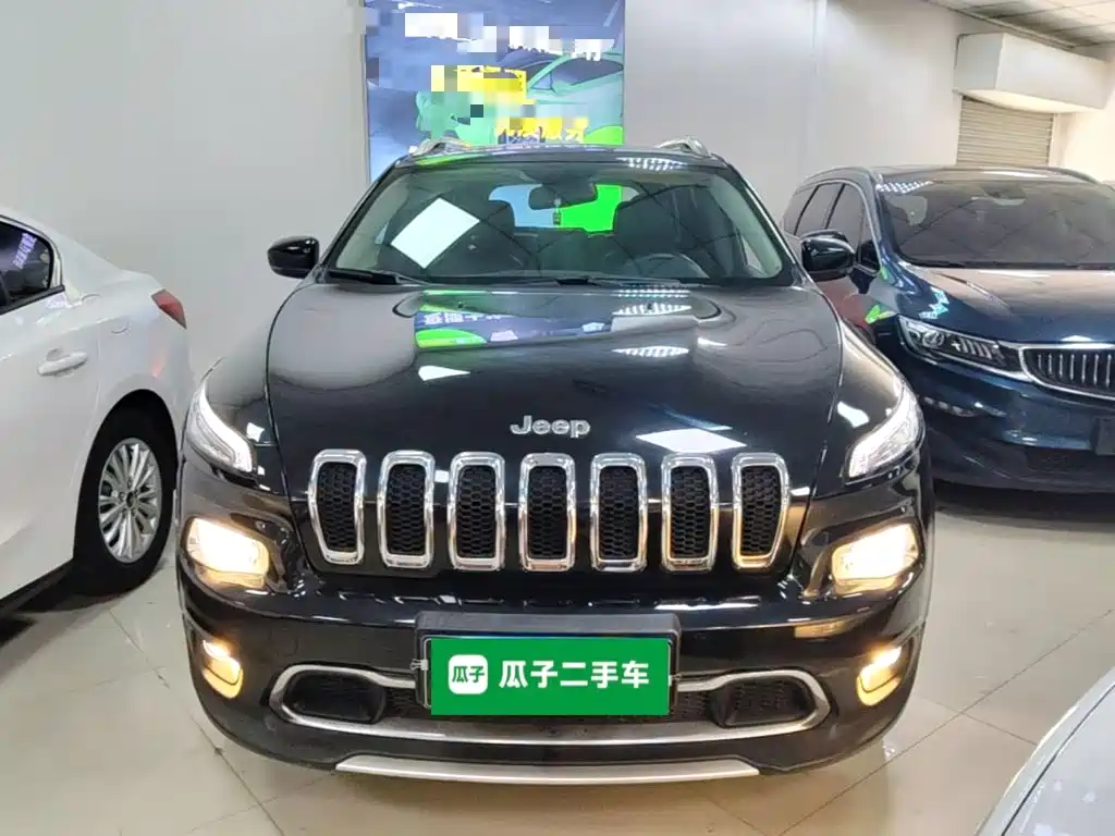 Cherokee 2.0 L Superior