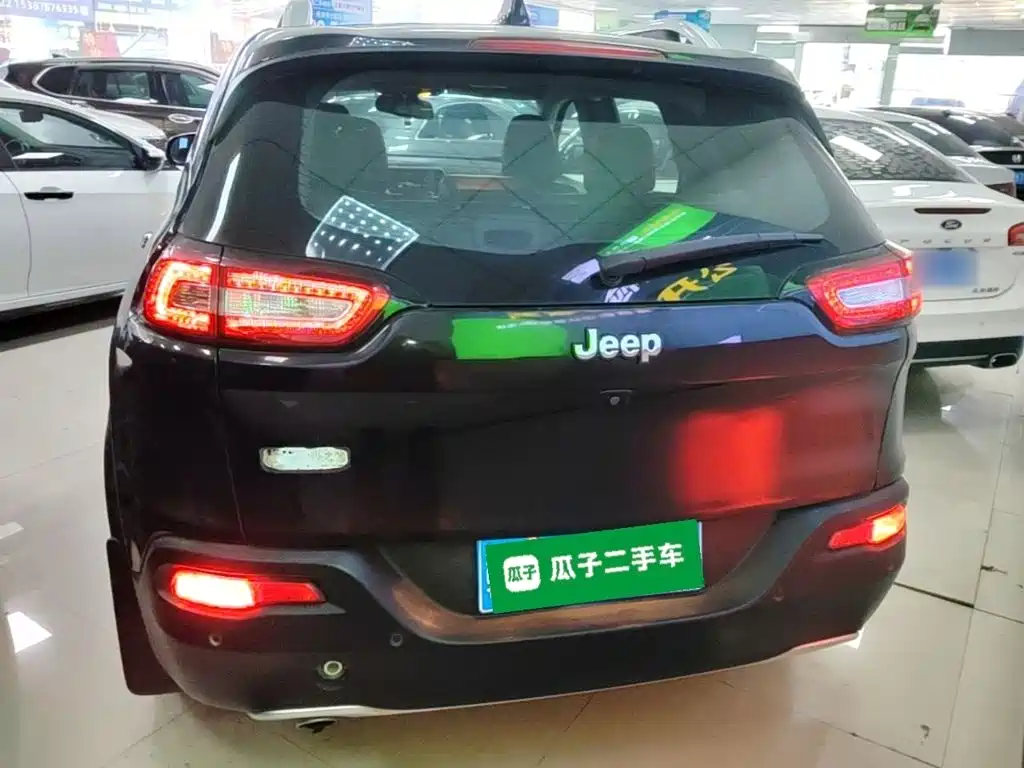 Cherokee 2.0 L Superior