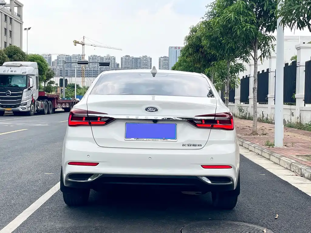 Escort 1.5 L Auto Diamond