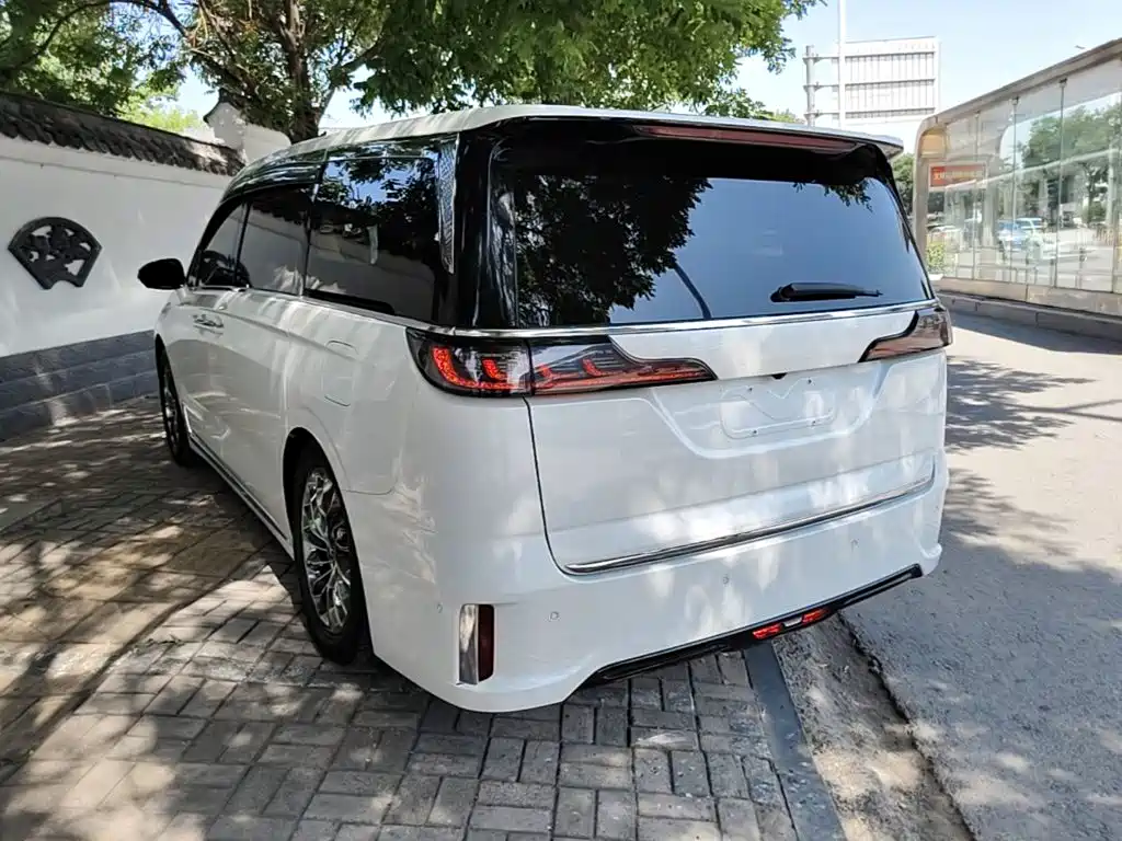 Voyah Dreamer Low Carbon Dream + Smart Enjoyment Package