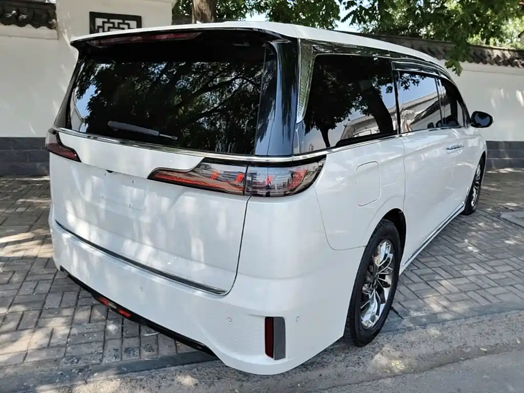 Voyah Dreamer Low Carbon Dream + Smart Enjoyment Package