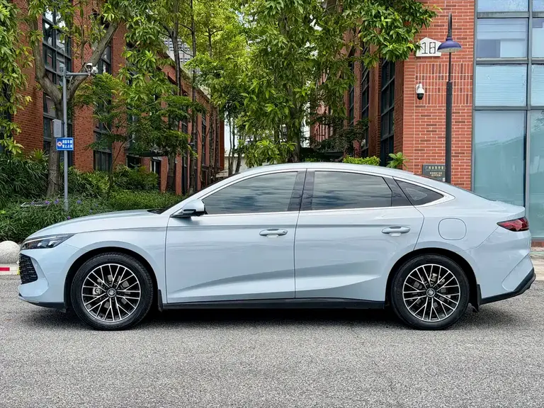 BYD Qin L DM-i 120 KM Outstanding
