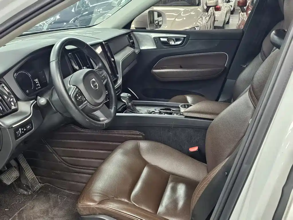 Volvo XC60 T5 4 WD Smart Ease Luxury