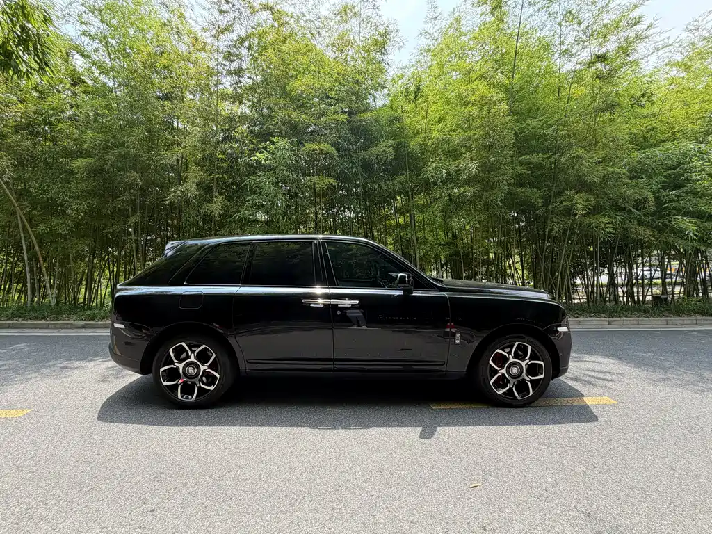 Cullinan Black Badge