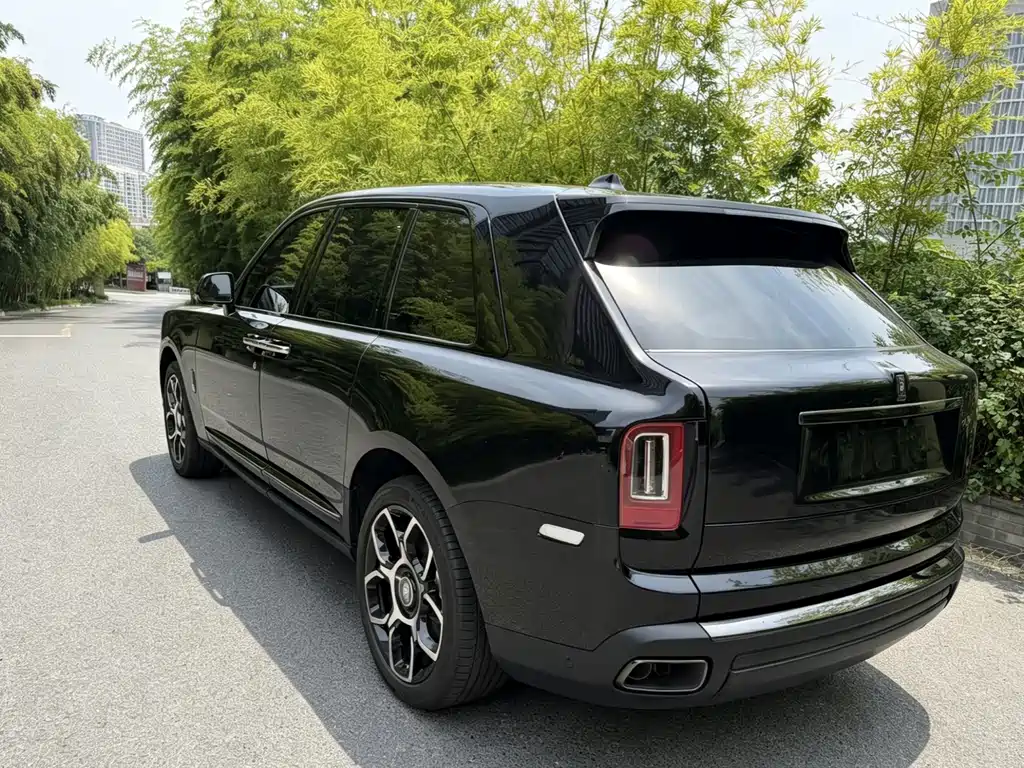 Cullinan Black Badge