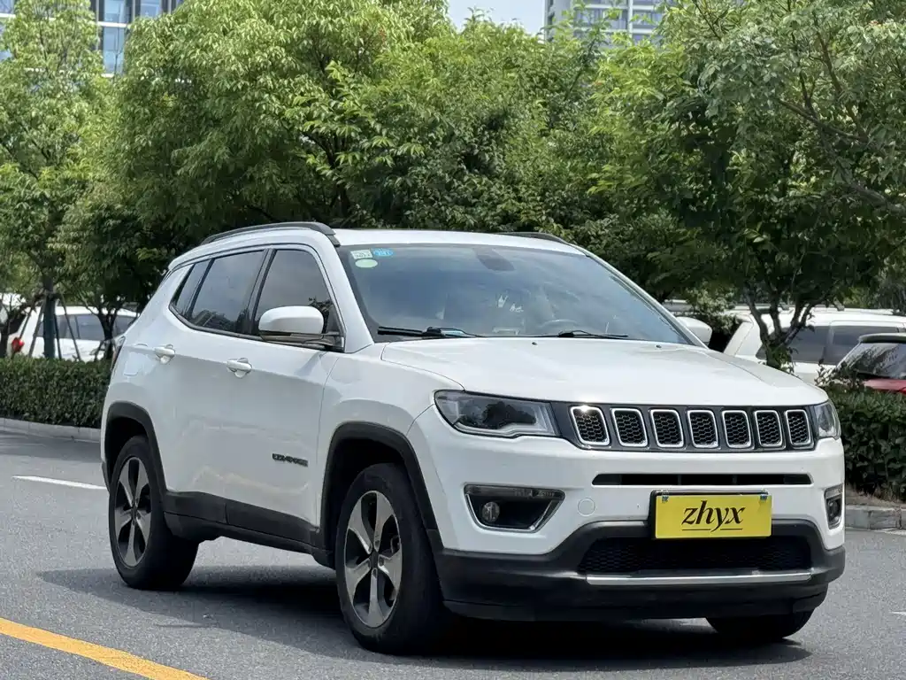 Compass 200 T Auto Premium Enjoyment