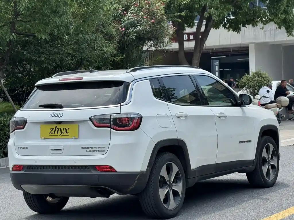 Compass 200 T Auto Premium Enjoyment