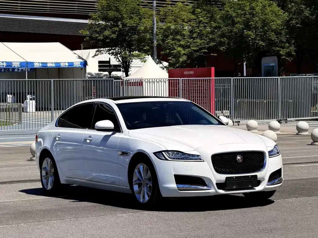 Jaguar XFL XFL 2.0 T 250 PS 2 WD Luxury