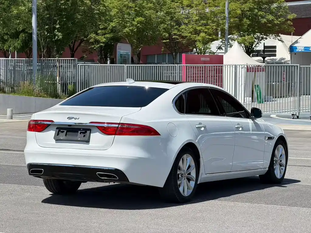 Jaguar XFL XFL 2.0 T 250 PS 2 WD Luxury